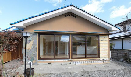 太陽の光溢れるリビングに生まれ変わった家