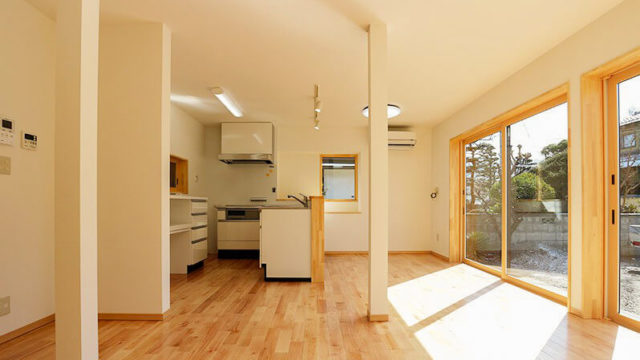 太陽の光溢れるリビングに生まれ変わった家