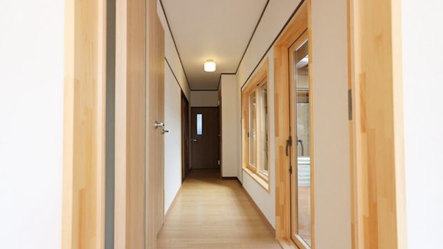 太陽の光溢れるリビングに生まれ変わった家