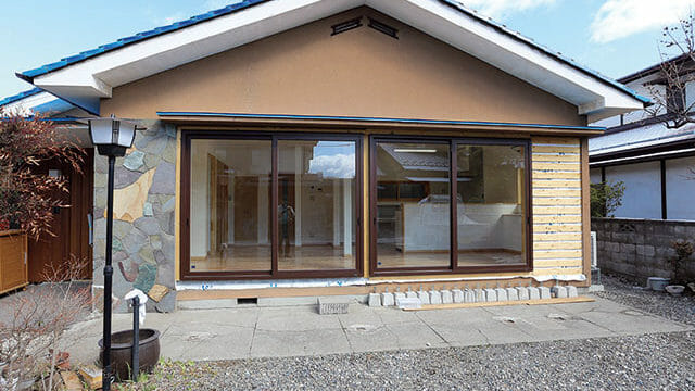 太陽の光溢れるリビングに生まれ変わった家